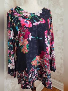 Johnny Was Silk-Feel Floral Blouse | Hidden Giraffe Print | Boho Luxe Tunic M
